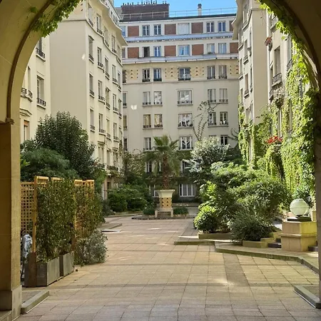 Apartment Tour Eiffel - Invalides - *